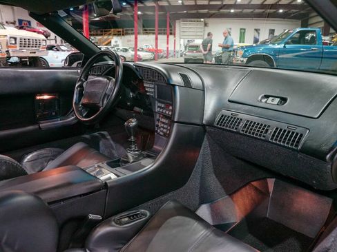 Used 1991 Chevrolet Corvette Coupe RWD image 40