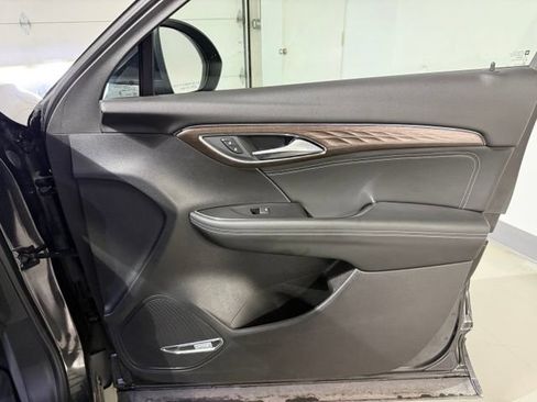 Used 2023 Buick Envision Avenir AWD/4WD image 29
