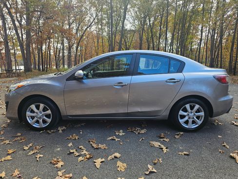 Used 2010 MAZDA MAZDA3 i Touring image 10