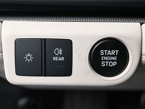 Used 2026 Porsche Panamera image 22