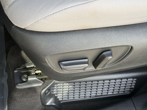 Certified 2025 Toyota Sienna LE FWD image 29