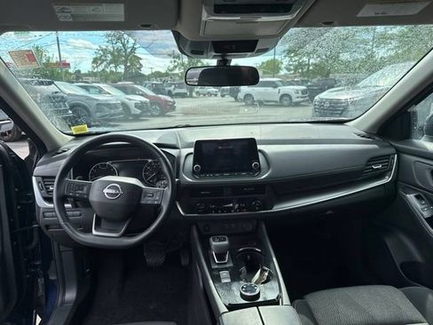Used 2025 Nissan Rogue SV AWD/4WD image 19