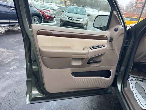 Used 2004 Ford Explorer Eddie Bauer image 14