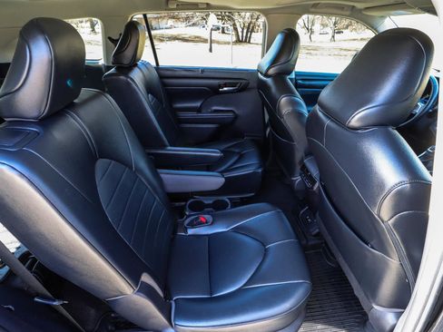 Used 2021 Toyota Highlander XLE image 43