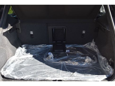 Certified 2025 Volvo XC40 B5 Core w/ Protection Package Premier image 24