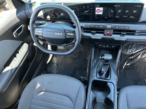 Used 2025 Kia K4 EX image 13
