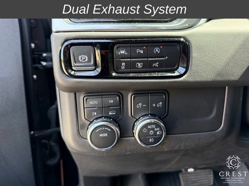 Used 2025 GMC Yukon Denali w/ Sun & Power Step Package AWD/4WD image 12