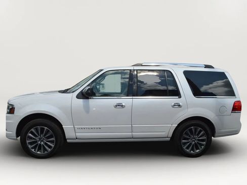 Used 2017 Lincoln Navigator Select RWD image 5