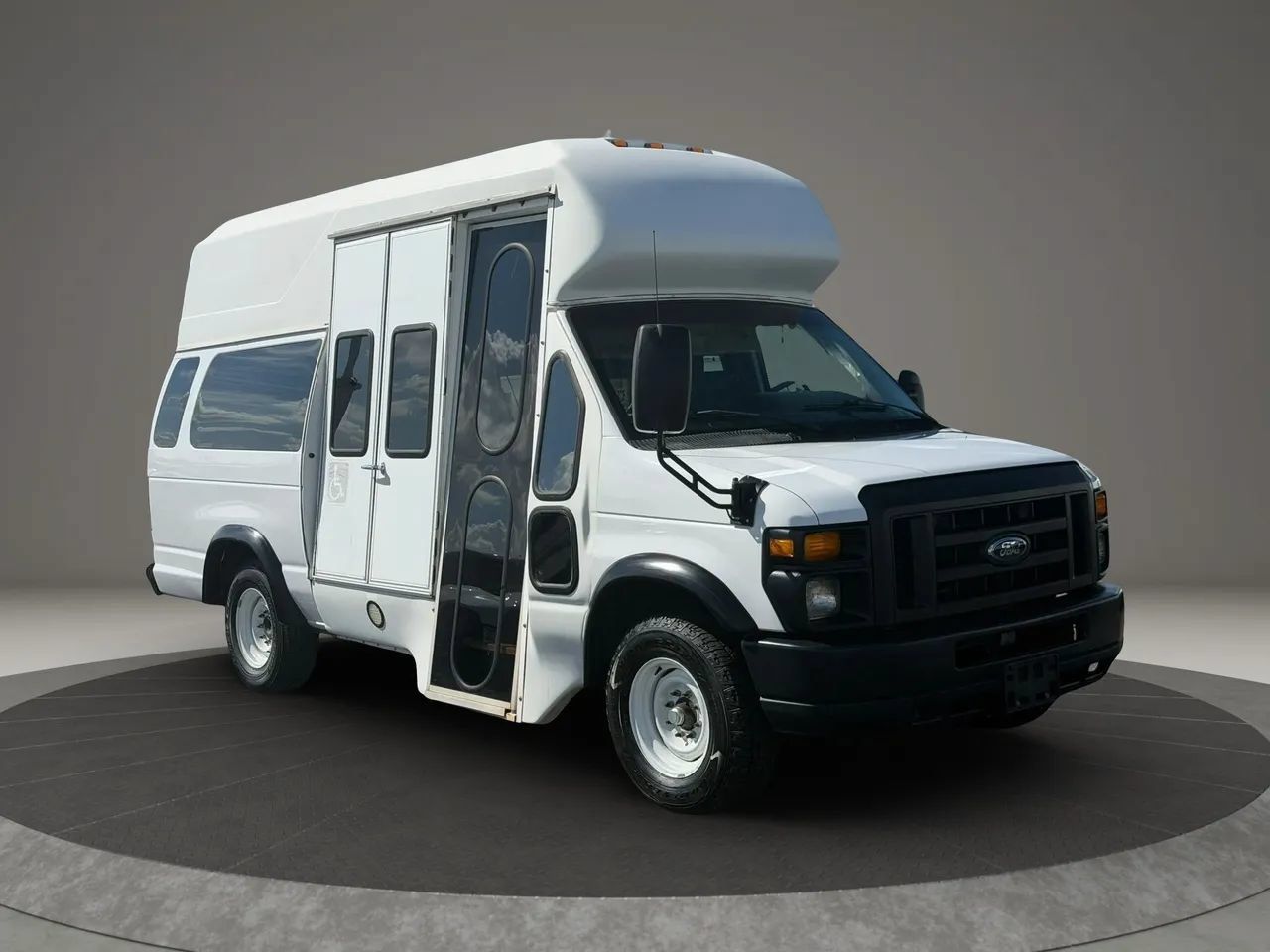 Used 2011 Ford E-350 and Econoline 350 Extended Super Duty RWD image 9