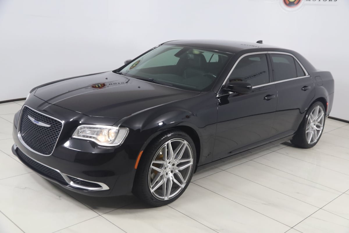 Used 2015 Chrysler 300 Limited RWD image 19