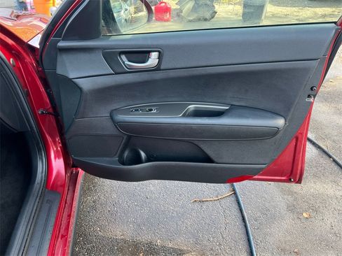 Used 2020 Kia Optima S image 17