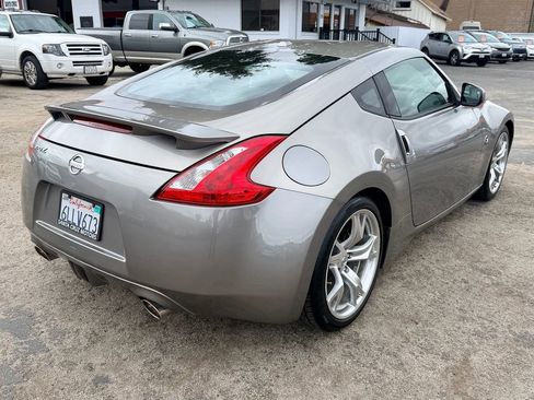 Used 2009 Nissan 370Z Touring w/ Sport Pkg RWD image 6