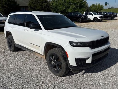 Used 2023 Jeep Grand Cherokee L Limited w/ Luxury Tech Group II AWD/4WD image 4