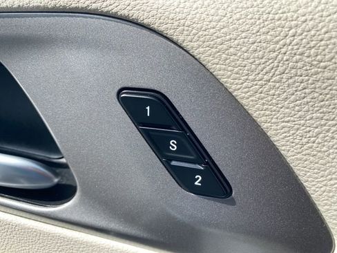 Used 2024 Chrysler Pacifica Touring-L image 32