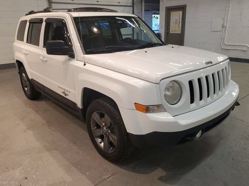 Used 2013 Jeep Patriot Latitude w/ Freedom Edition Pkg AWD/4WD image 8