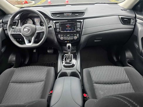 Used 2020 Nissan Rogue SV image 18