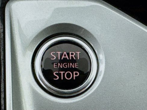Used 2024 Nissan Altima 2.5 SV FWD image 21