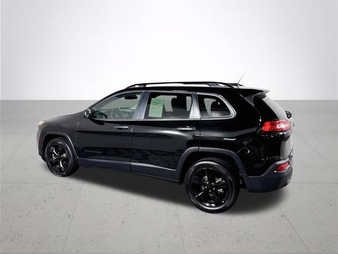 Used 2017 Jeep Cherokee Sport FWD image 8