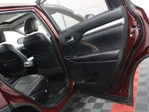 Used 2017 Toyota Highlander XLE image 22