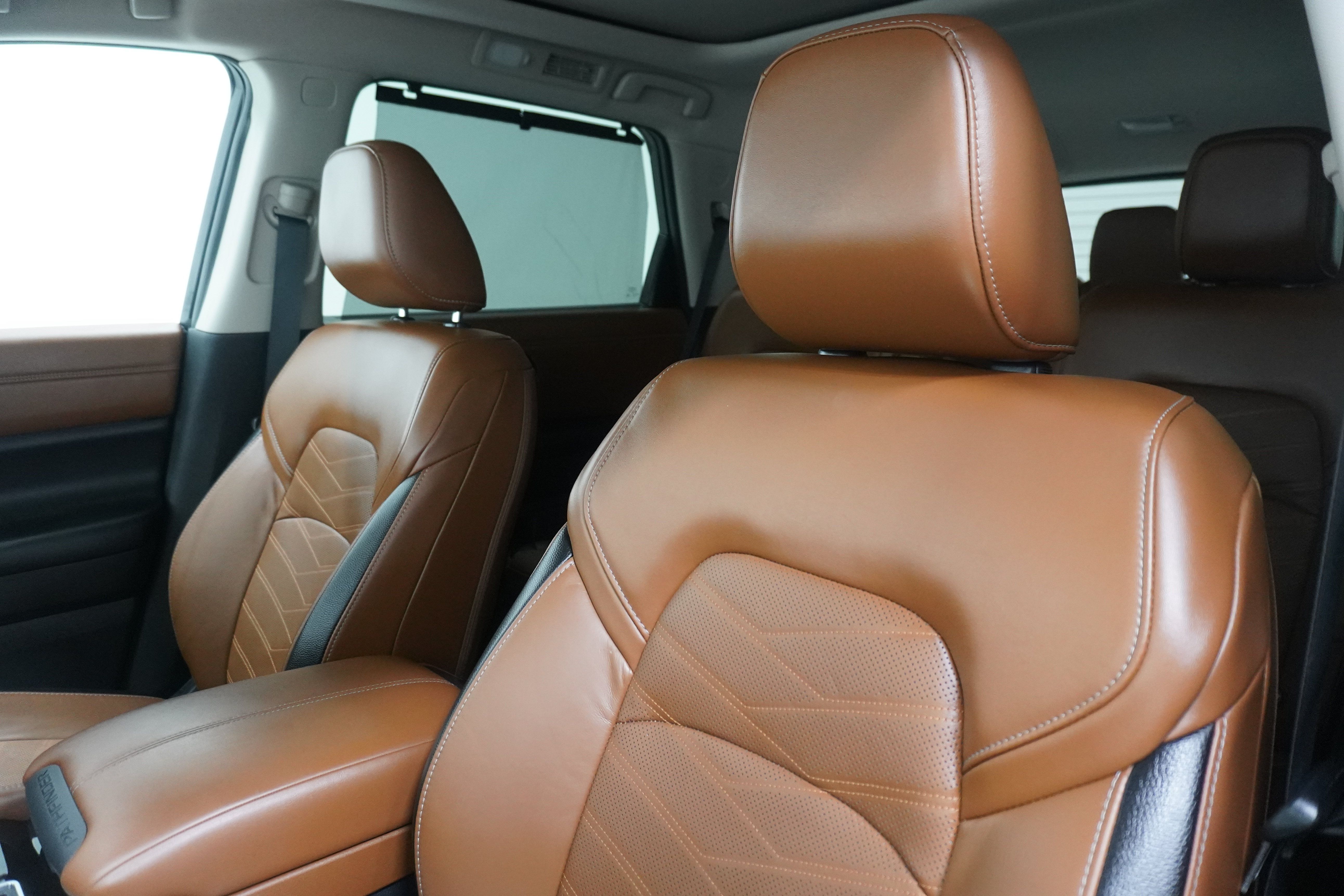 Used 2023 Nissan Pathfinder Platinum FWD image 11