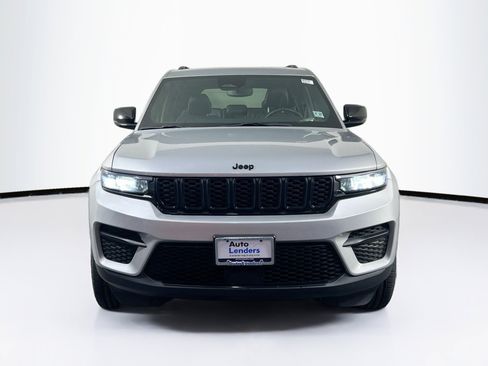 Used 2022 Jeep Grand Cherokee Altitude image 2