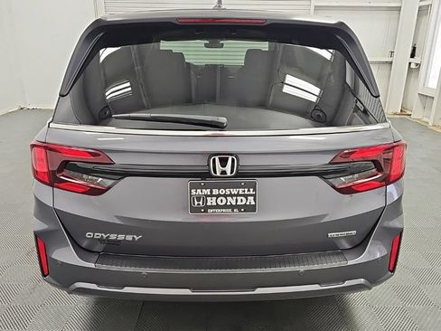 New 2026 Honda Odyssey Touring image 7