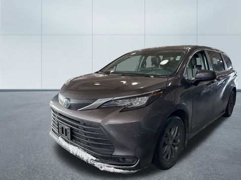 Used 2021 Toyota Sienna LE image 8