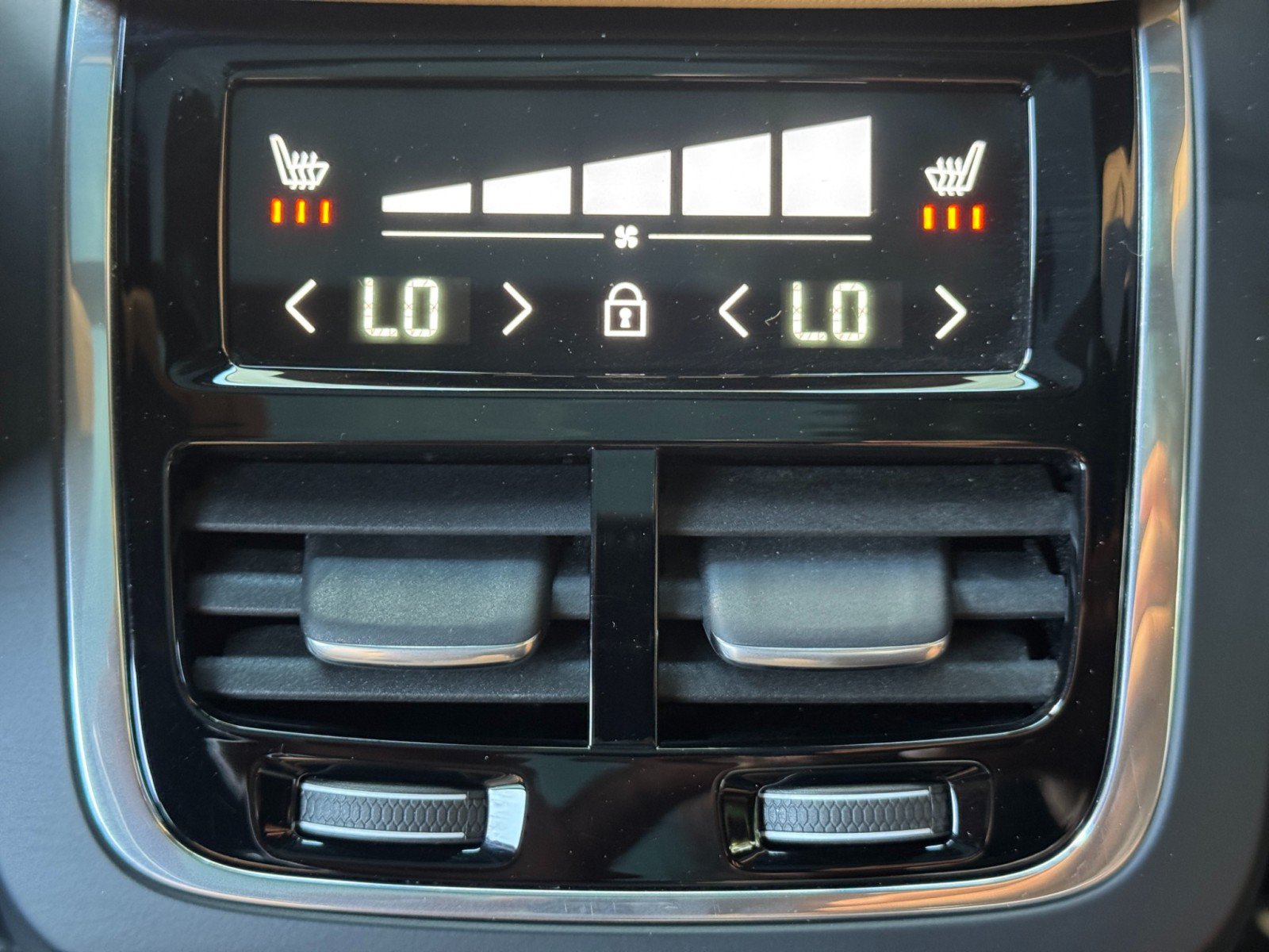 Used 2024 Volvo XC90 T8 Ultimate w/ Lounge Package AWD/4WD image 36