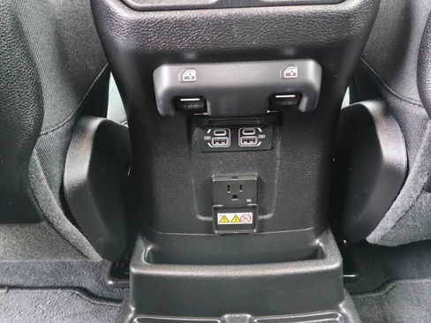 Used 2024 Jeep Wrangler Unlimited Rubicon 4xe w/ Convenience Group AWD/4WD image 10