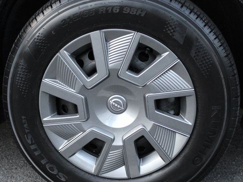 Certified 2025 Nissan Kicks S image 11