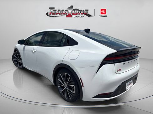 Used 2024 Toyota Prius XLE FWD image 5