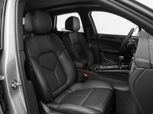 Certified 2026 Porsche Macan image 22