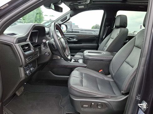 Used 2023 Chevrolet Suburban RST w/ Luxury Package AWD/4WD image 13