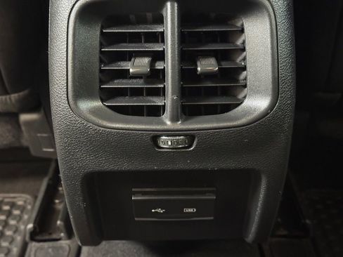 Used 2019 Jeep Cherokee Latitude Plus w/ Cold Weather Group image 18