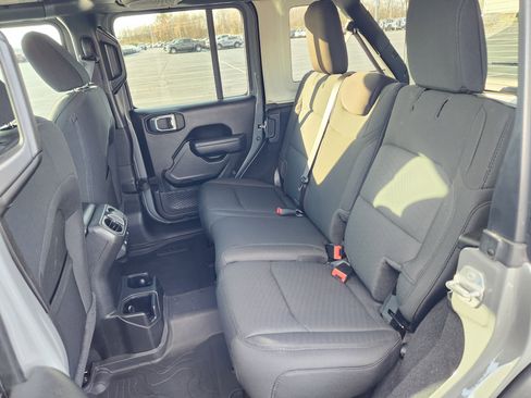 Used 2022 Jeep Wrangler Unlimited Sport image 11