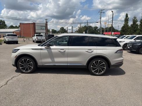 Used 2025 Lincoln Aviator Reserve w/ Equipment Group 201A AWD/4WD image 3