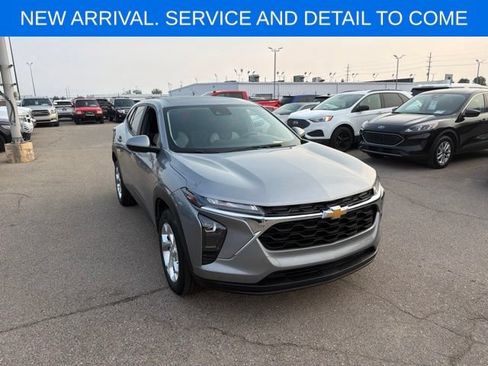 Used 2024 Chevrolet Trax LS w/ LS Convenience Package FWD image 5