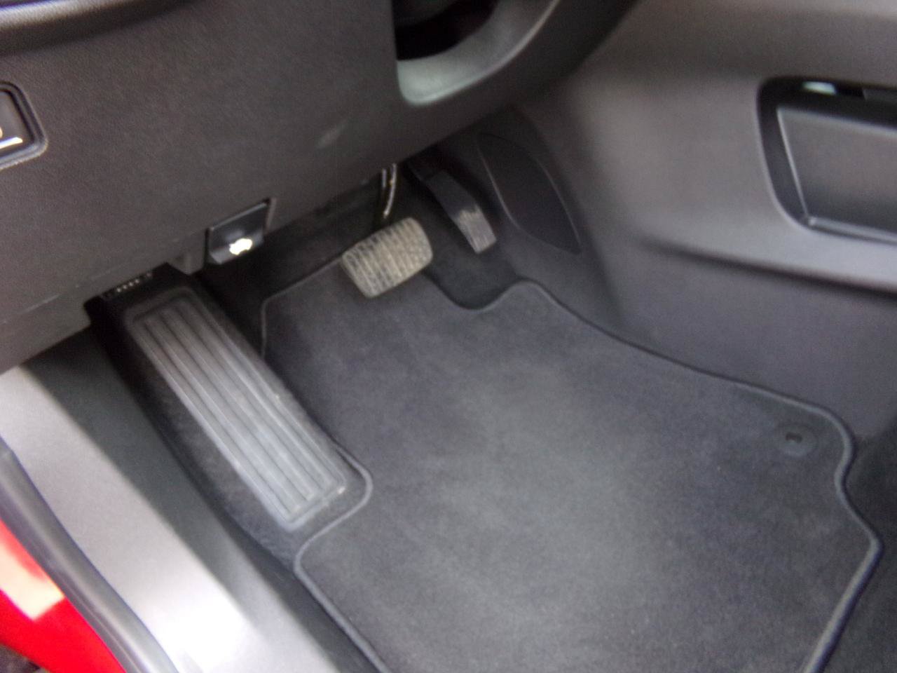 Used 2024 GMC Terrain SLE w/ Driver Convenience Package FWD image 23