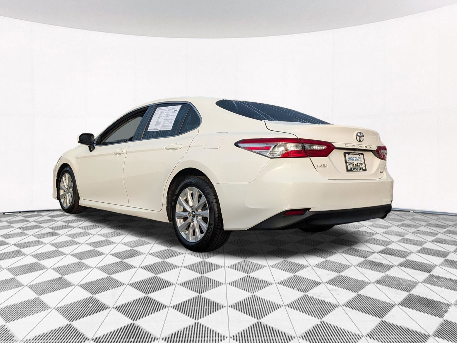 Used 2018 Toyota Camry LE FWD image 11