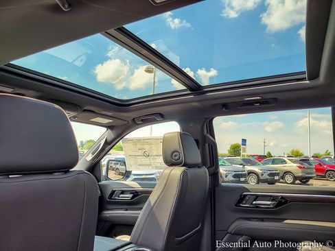 New 2025 Chevrolet Suburban Premier w/ Sun And Tow Package image 12