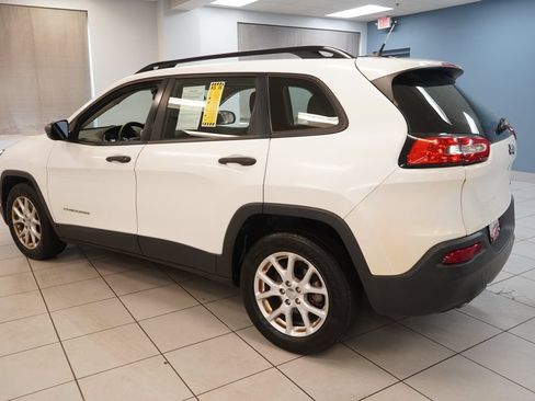 Used 2015 Jeep Cherokee Sport w/ Sport Appearance Group FWD image 7