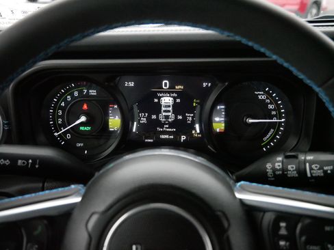 Used 2024 Jeep Wrangler High Altitude image 21