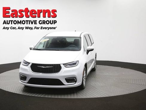 Used 2023 Chrysler Pacifica Touring-L FWD image 54