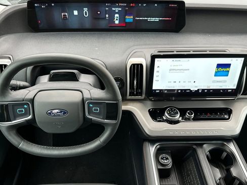 Used 2025 Ford Expedition Max Active image 12