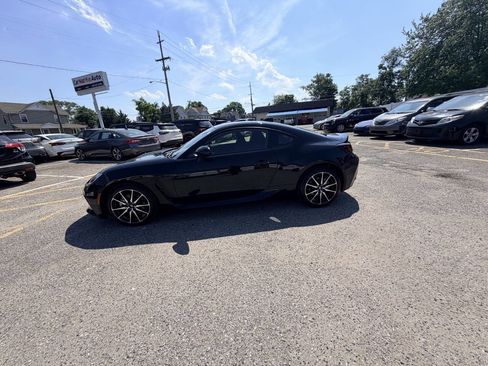 Used 2025 Toyota GR86 RWD image 30