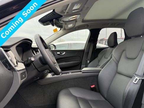 Used 2025 Volvo XC60 B5 Plus image 6