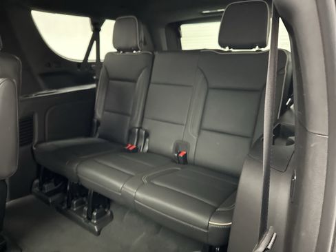 Used 2021 Chevrolet Suburban Premier image 25