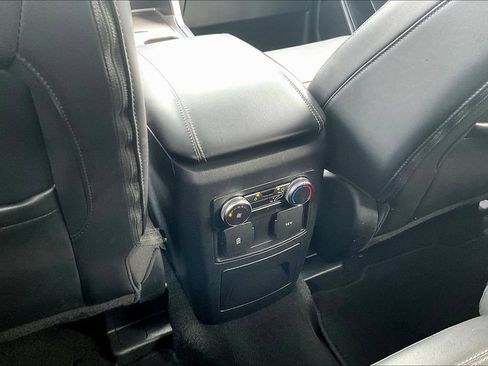 Used 2022 Ford Explorer XLT w/ Equipment Group 202A RWD image 12