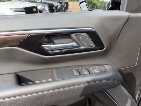 Certified 2025 Chevrolet Suburban Premier AWD/4WD image 17