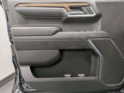 Used 2022 Chevrolet Silverado 1500 RST w/ Z71 Off-Road Package image 9